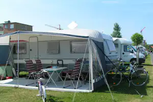 Camping 17 Duinzicht - Stellplatz vom Campingplatz auf grüner Wiese