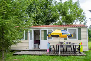 Camping 2000 - Mobilheim mit Terrasse auf dem Campingplatz