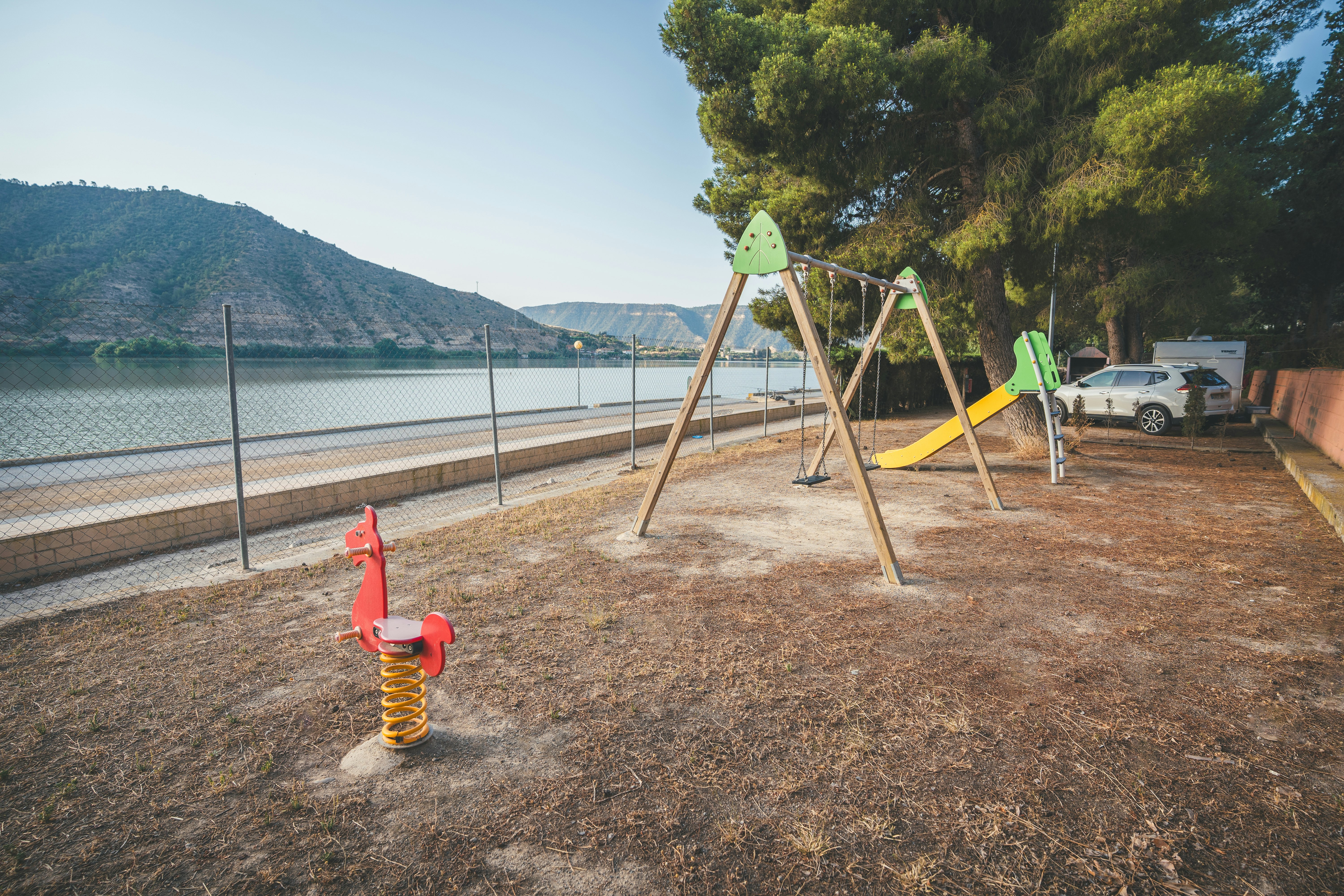 HolaCamp Mequinenza  Camping 3 Estrellas Mequinenza - Kinderspielplatz des Campingplatzes