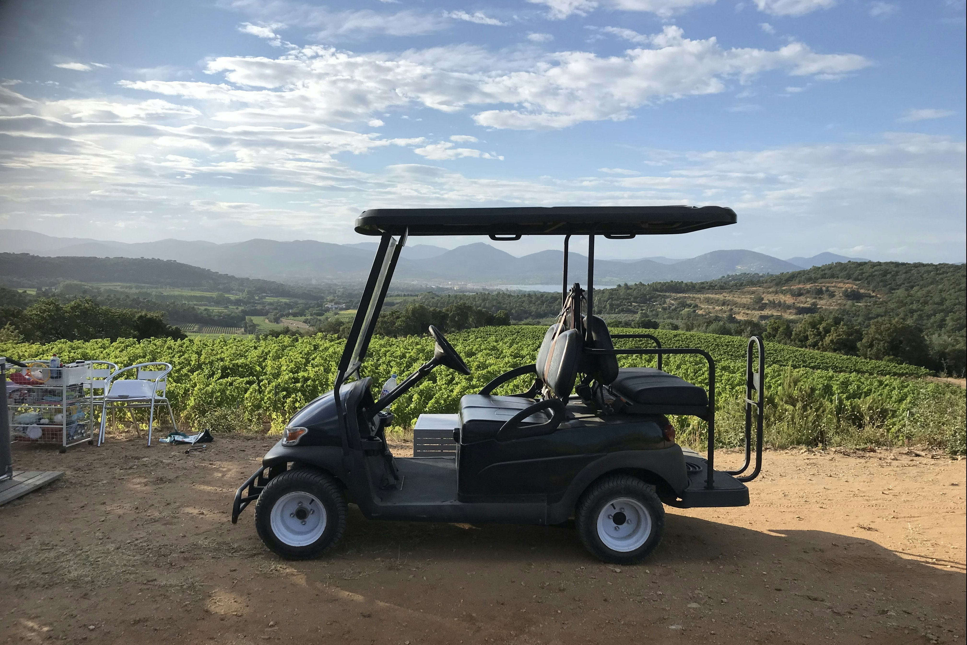 Camping à la Ferme Domaine de Jeanne - Golfkart auf dem Campingplatz