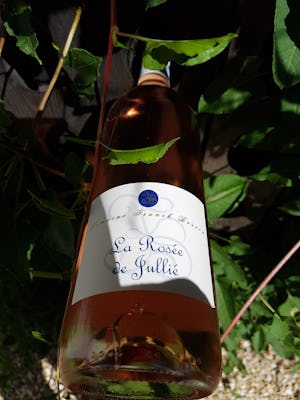 Camping à la Ferme Domaine Franck Besson - Eigener Wein des Campingplatzes