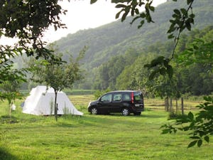 Camping à la Ferme Domaine Franck Besson - Standplatzwiese auf dem Campingplatz