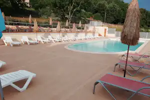 Camping à la ferme Les Pierres Chaudes - Campingplatz Pool