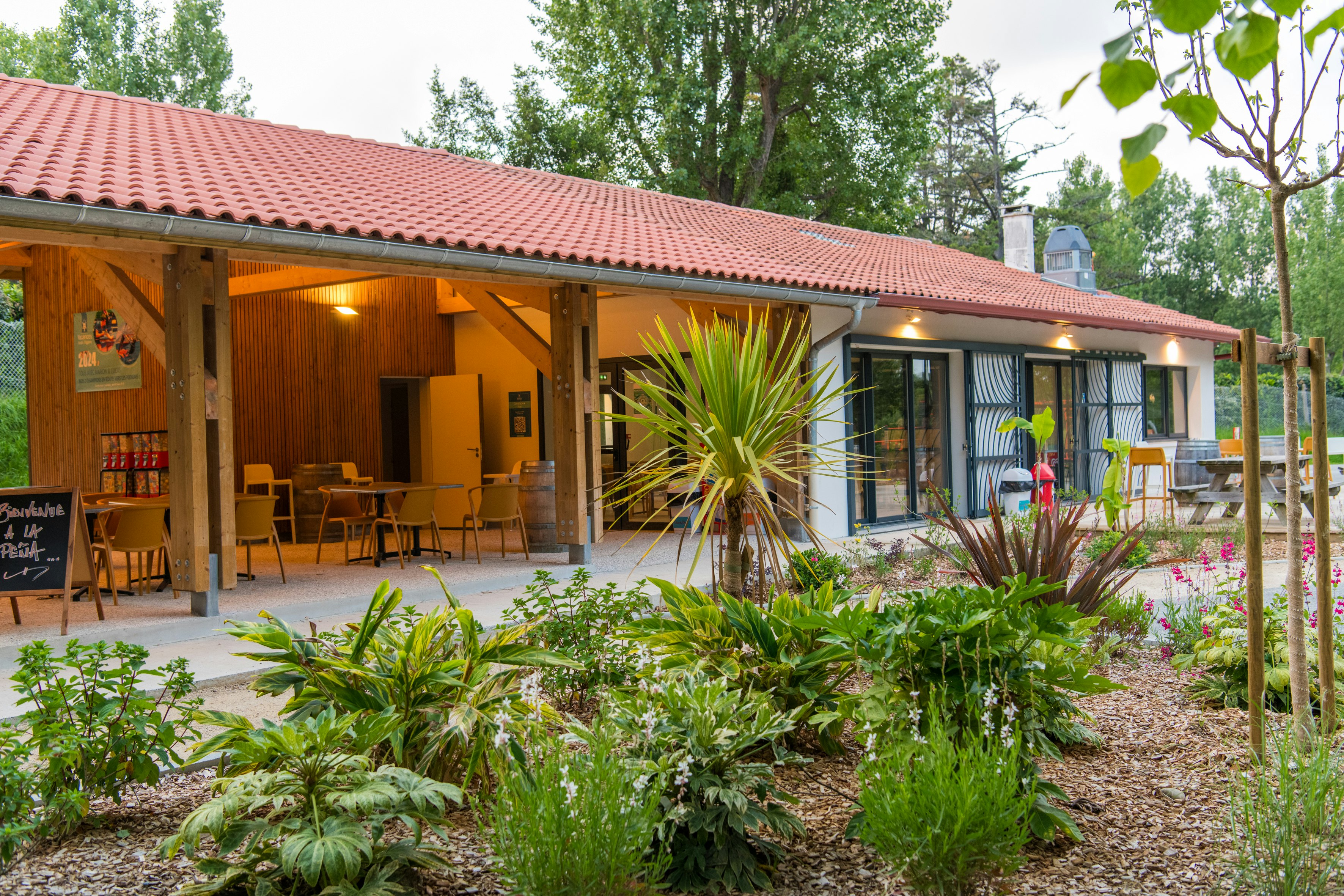 Camping Abaya - Terrasse auf dem Campingplatz