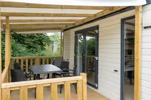Camping Abijune - Mobilheim mit Terrasse auf dem Campingplatz