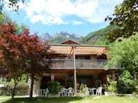 Camping Acquafraggia - Bar und Restaurant im Grünen mit Blick auf die Berge