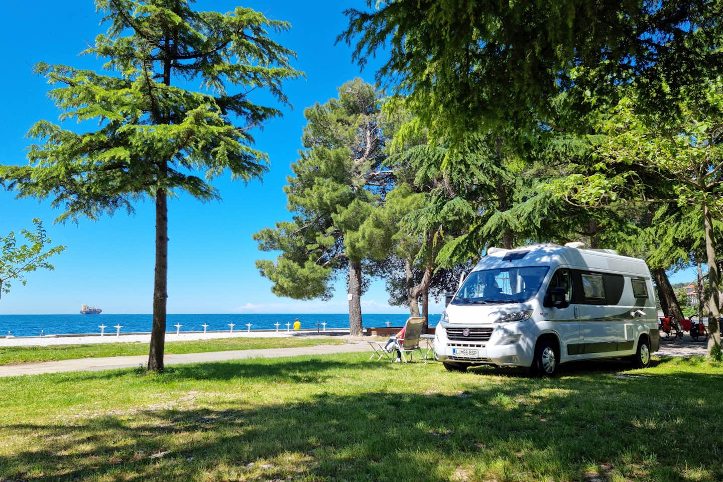 Camping Adria - Stellplatz mit Blick auf das Meer