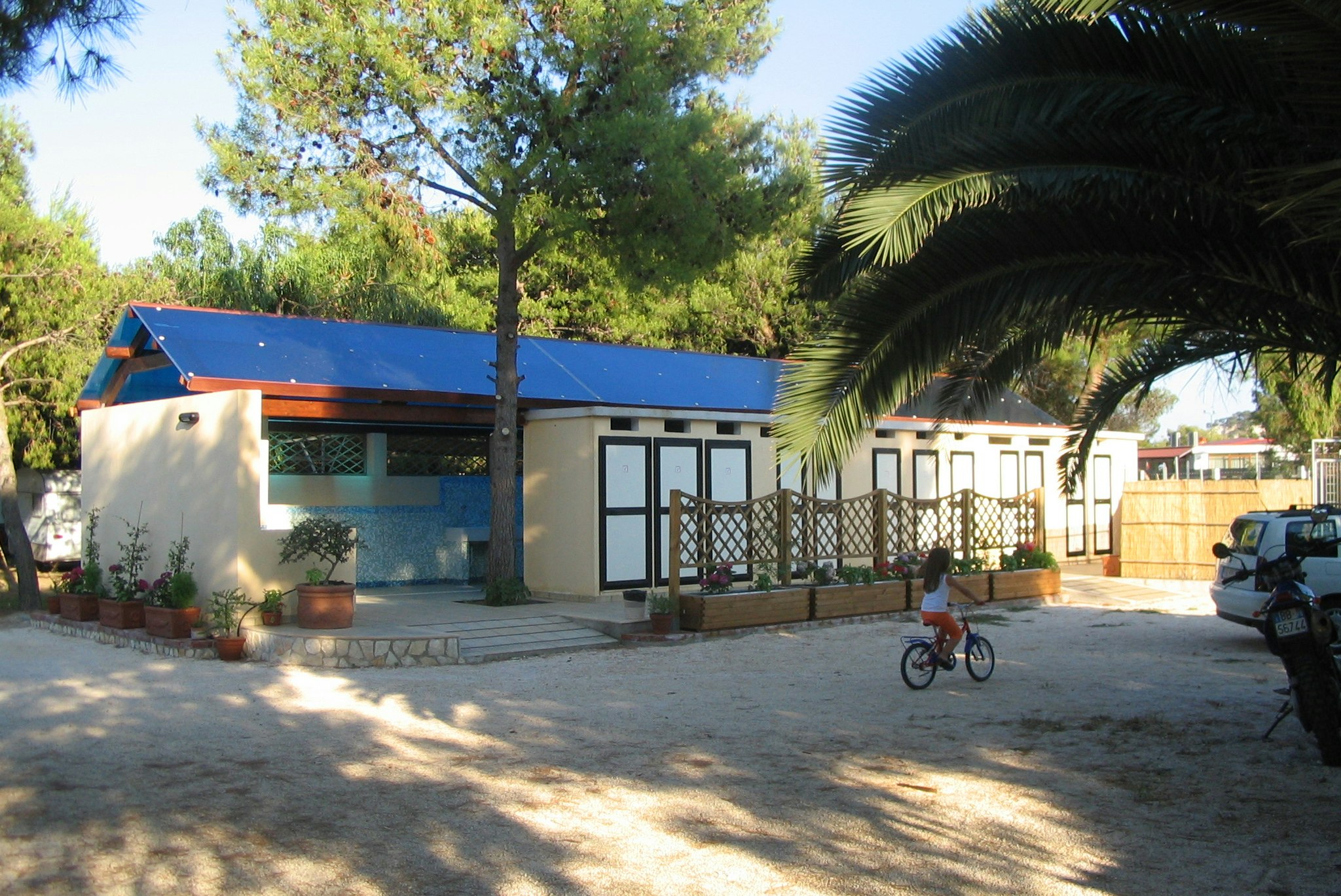 Camping Adriatico - Blick auf das Sanitärgebäude