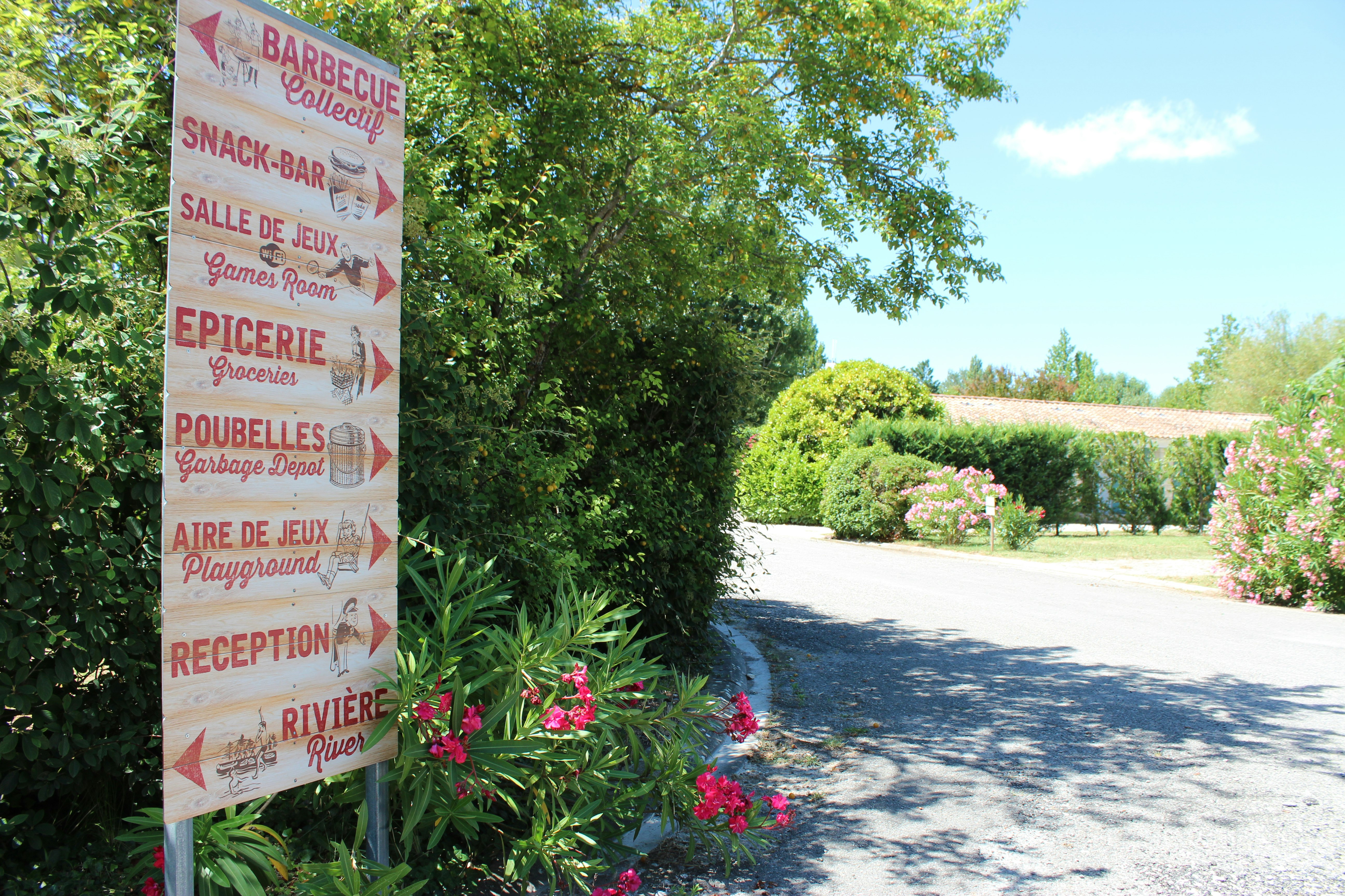 Camping Airotel La Sorguette - die Plakatwand auf dem campingplatz