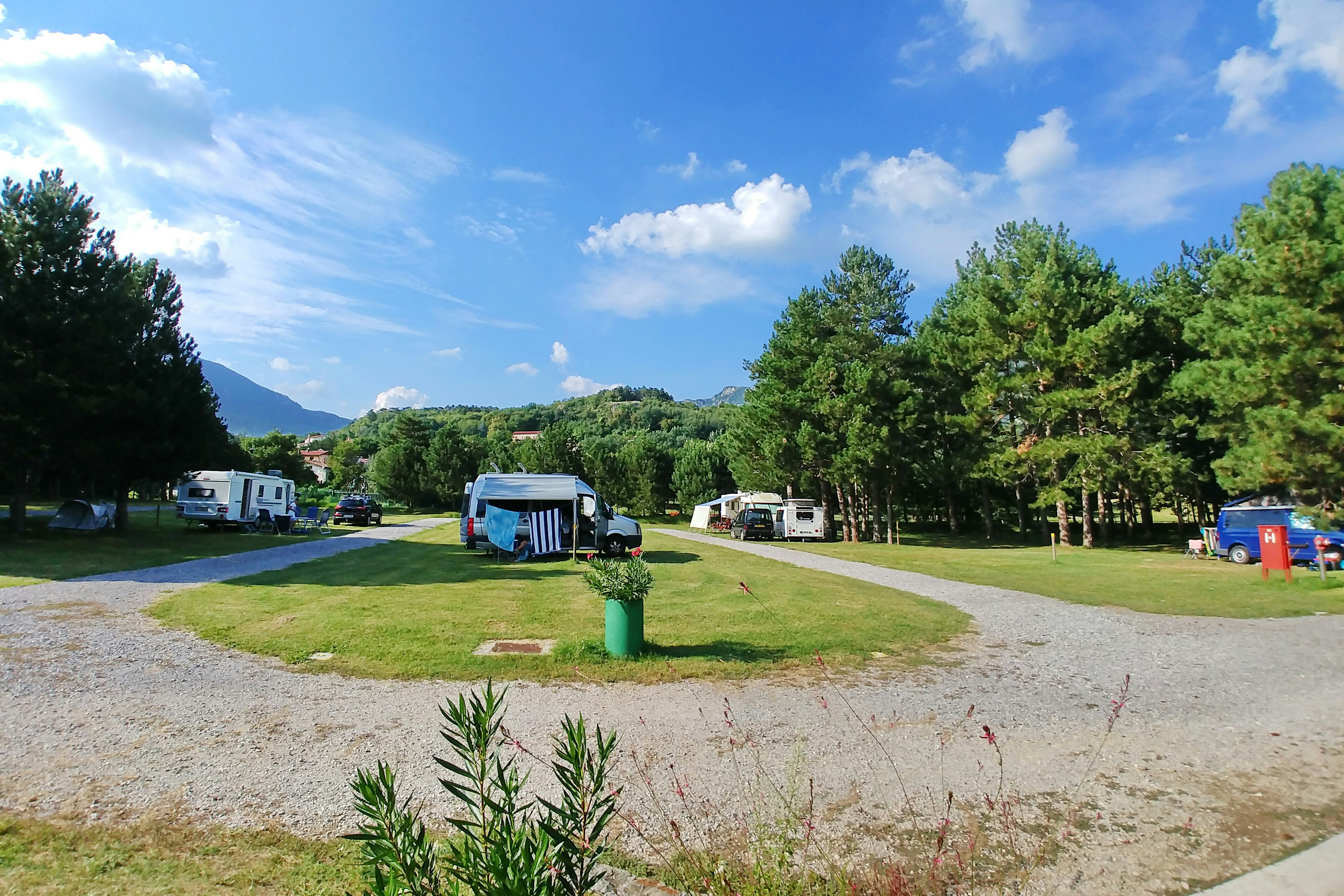 Camping Ajdovscina - Blick auf die Standplatzwiesen
