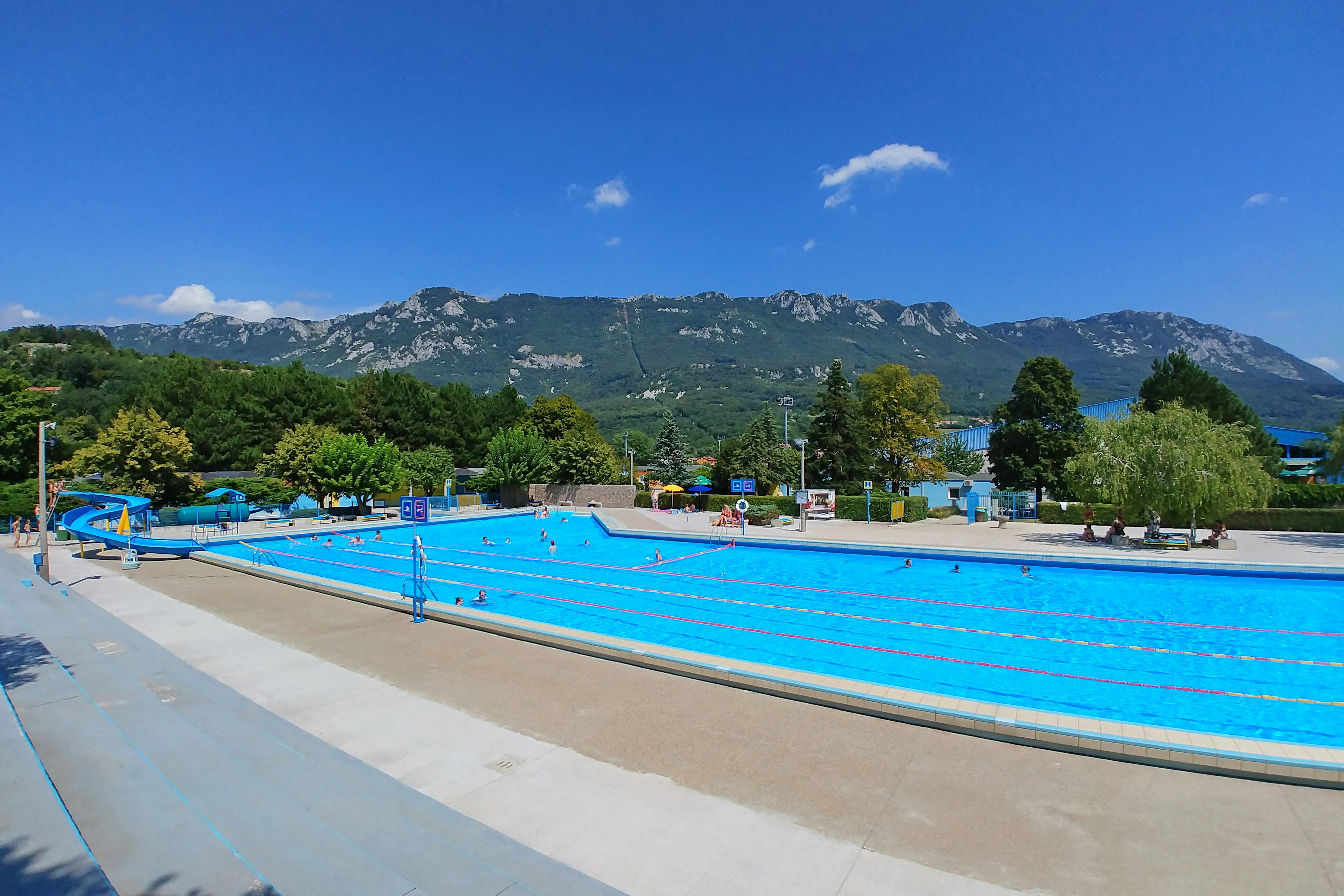 Camping Ajdovscina - Poollandschaft des Campingplatzes