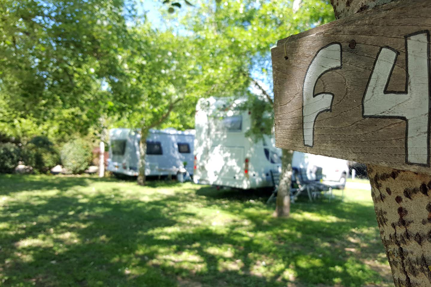 Camping Akti Retzika -  Wohnwagenstellplätze im Grünen auf dem Campingplatz