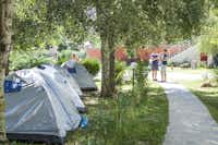 Camping Akti Retzika -  Zeltwagenstellplätze  im Grünen auf dem Campingplatz