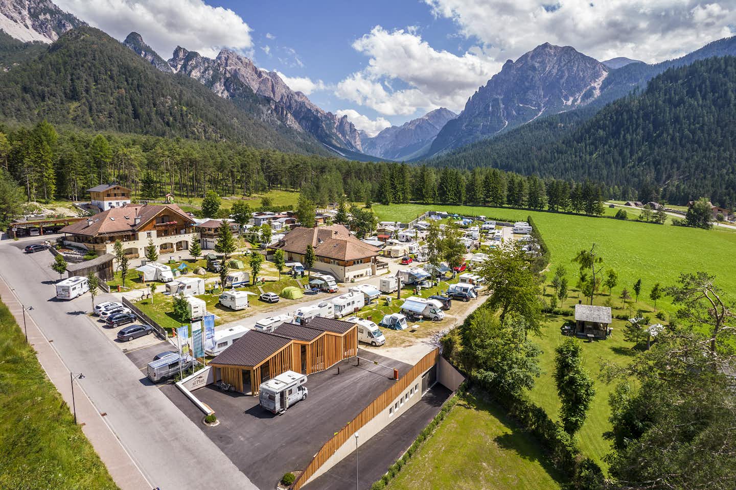 Camping Al Plan - Dolomites - Campingplatz aus der Vogelperspektive
