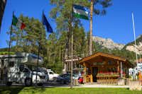 Camping Al Plan - Dolomites - Eingang und Rezeption des Campingplatzes