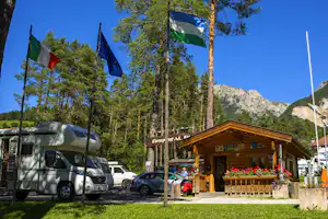 Camping Al Plan - Dolomites - Eingang und Rezeption des Campingplatzes