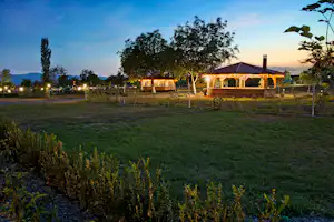 Camping Alba - die Stellplätze bei Sonnenuntergang