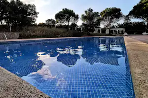 Camping Albera - Blick auf den Outdoor-Pool