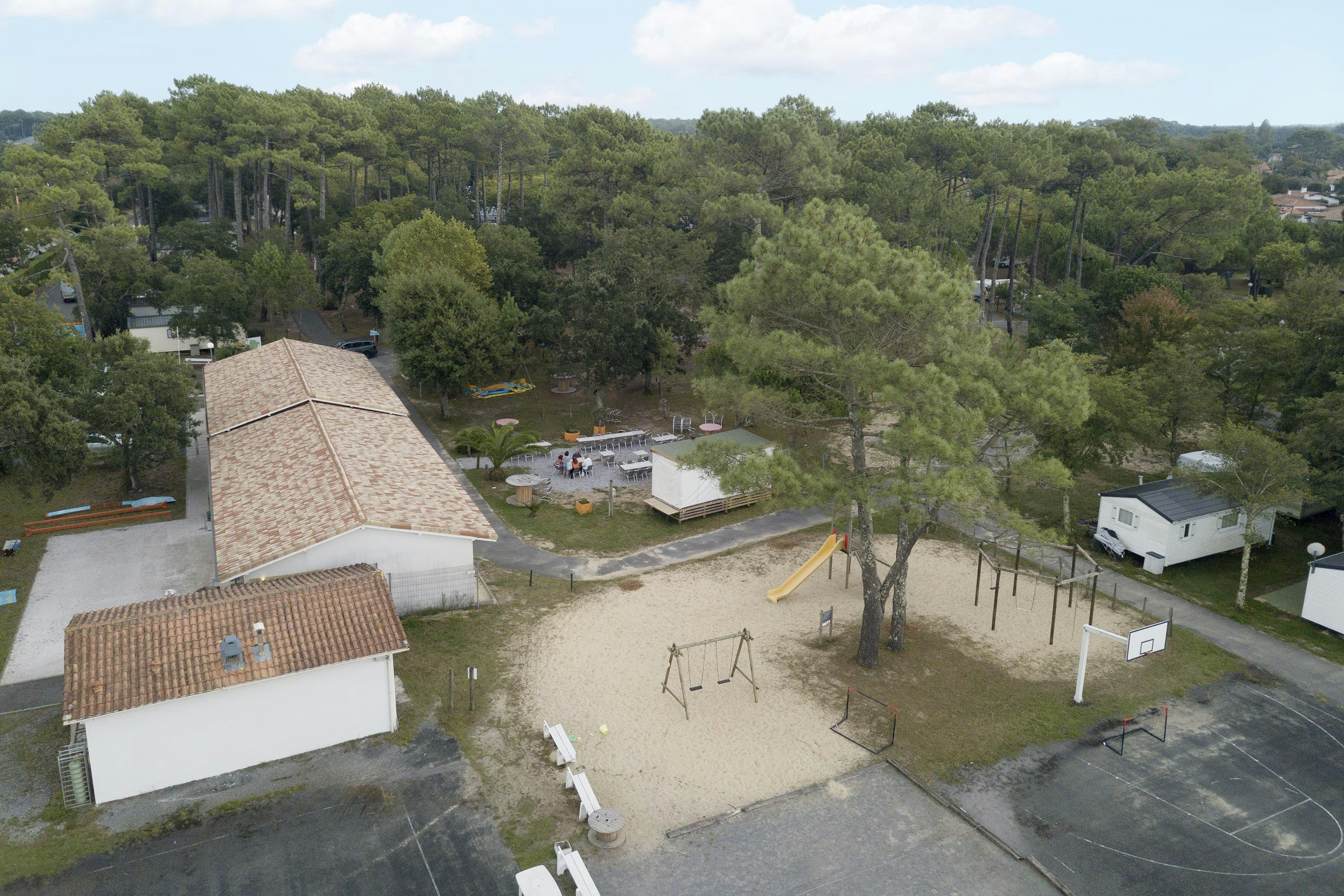 Camping Paradis Albret  Camping Albret Plage  - Kinderspielplatz auf dem Campingplatz