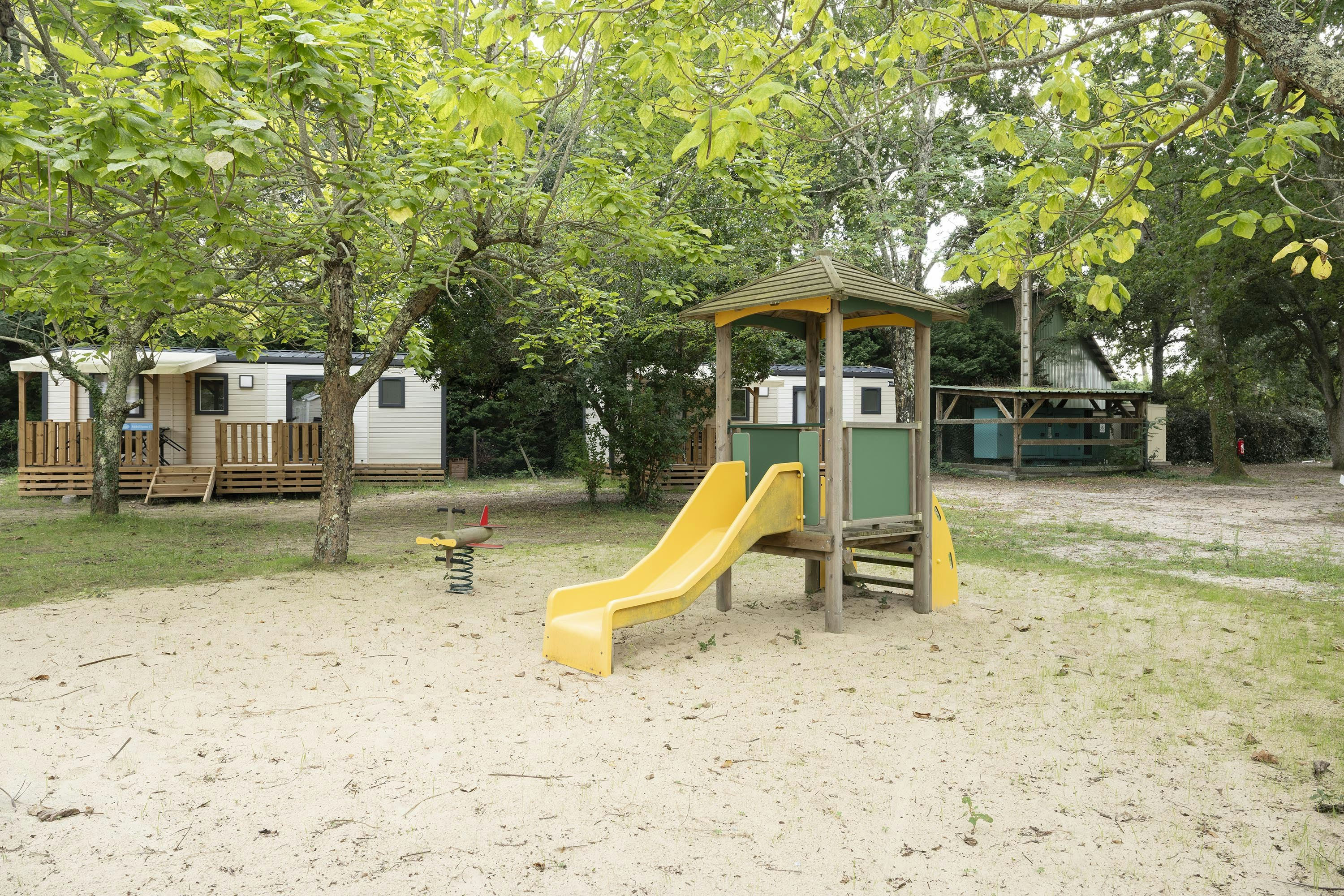Camping Paradis Albret  Camping Albret Plage  - Kinderspielplatz auf dem Campingplatz