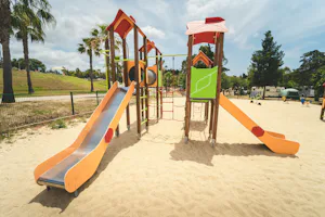 HolaCamp Albufeira Camping Albufeira - Kinderspielplatz auf dem Campingplatz