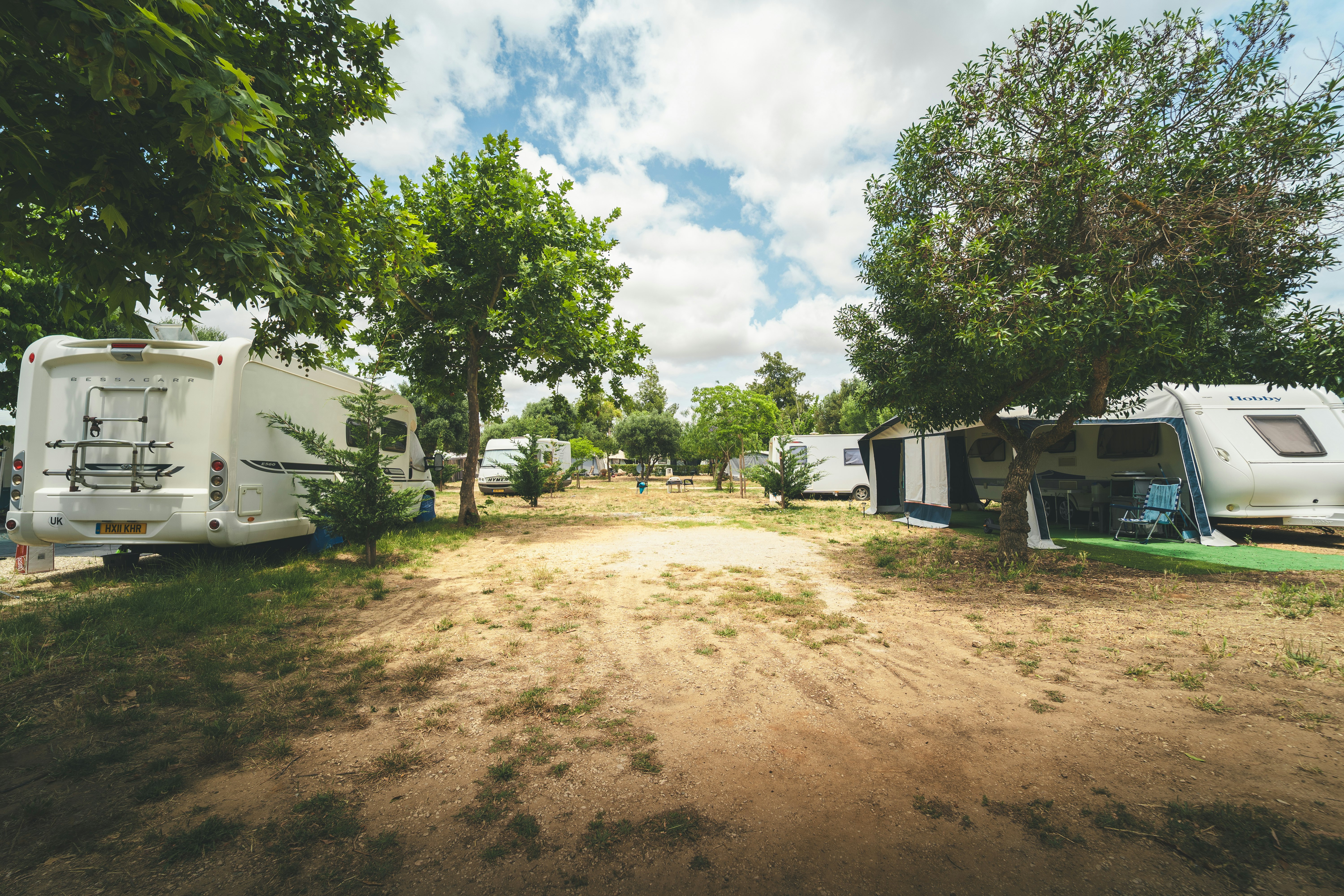 HolaCamp Albufeira  Camping Albufeira - Standplätze auf dem Campingplatz