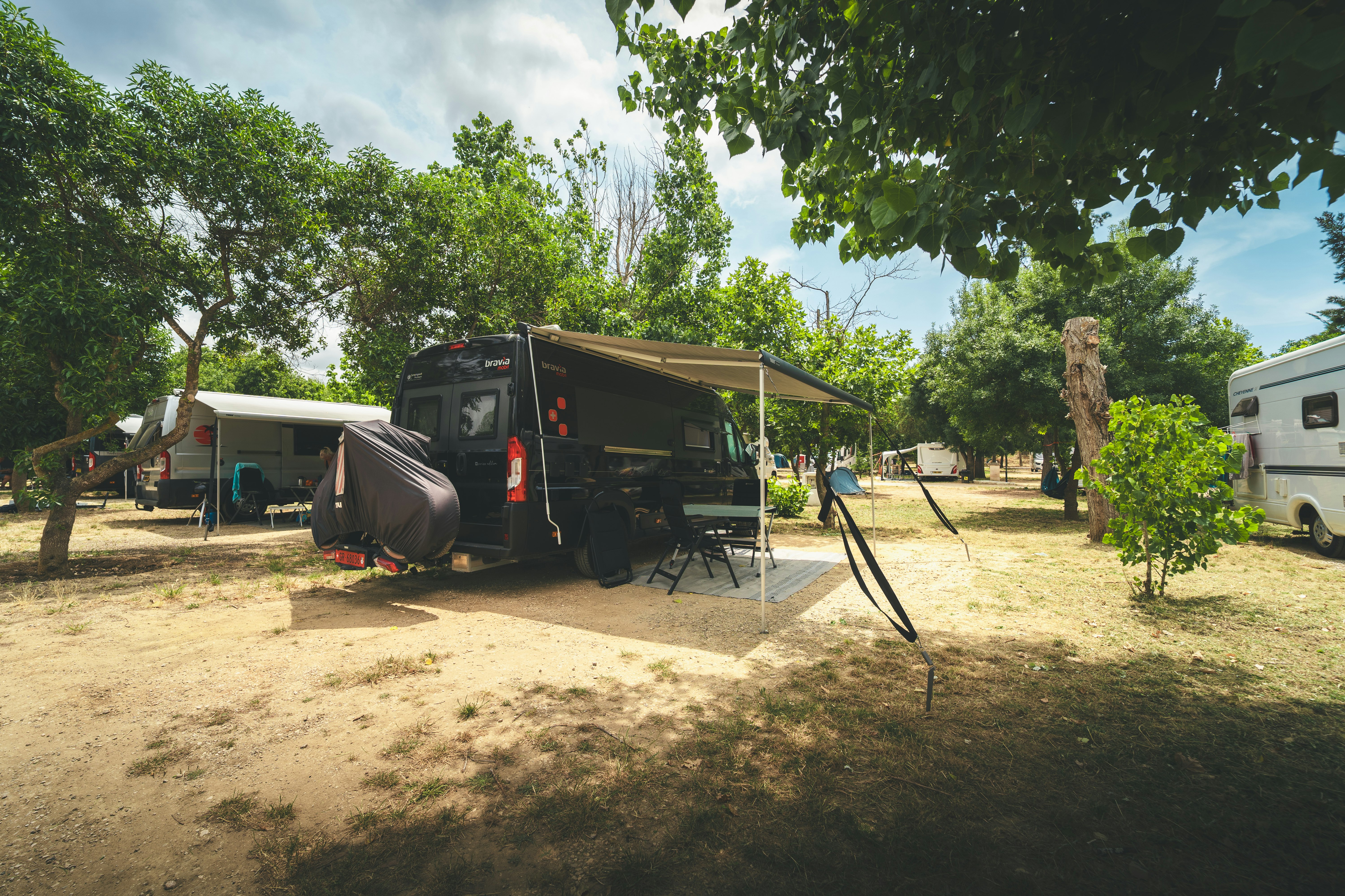 HolaCamp Albufeira  Camping Albufeira - Standplätze auf dem Campingplatz