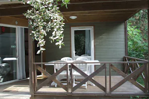 Camping Alivetu - Bungalow mit Terrasse im Grünen