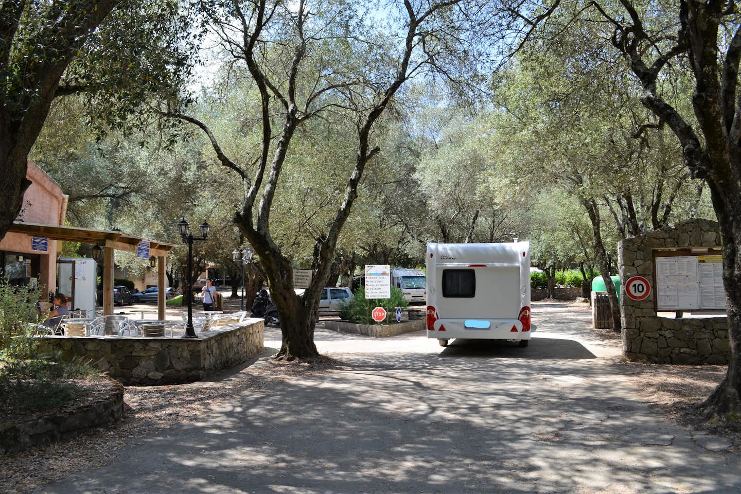 Camping Alivetu  - Eingang zum Campingplatz
