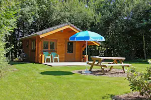 Camping Alkenhaer - Chalet mit Terrasse im Grünen auf dem Campingplatz