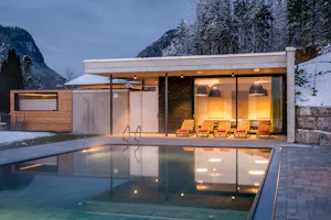 Camping-Resort Allweglehen - Blick auf den Pool mit Ruheraum im Winter