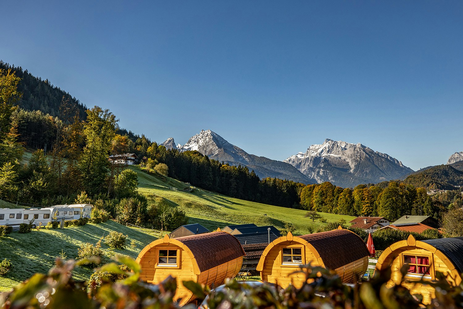 Camping-Resort Allweglehen - Schlaffässer mit Blick auf die Berge
