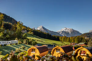 Camping-Resort Allweglehen - Schlaffässer mit Blick auf die Berge