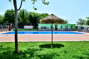 Camping Almayate Costa - Poolbereich auf dem Campingplatz