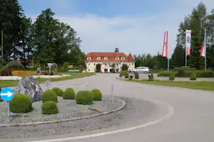 Camping Almtal - Einfahrt zum Campingplatz