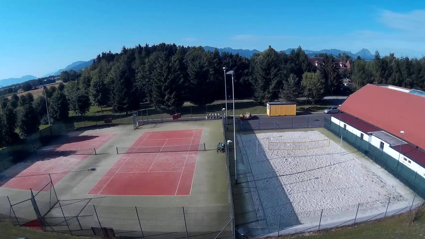 Camping Almtal - Tennisplatz und Volleyballplatz  auf dem Campingplatz
