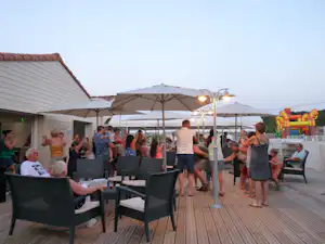 Camping Paradis Aloé Camping Aloé - Restaurant mit Terrasse auf dem Campingplatz