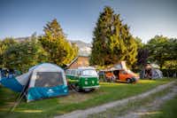 Camping Alpenblick  -  Stellplatz vom Campingplatz mit Blick auf die Berge