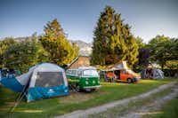 Camping Alpenblick  -  Stellplatz vom Campingplatz mit Blick auf die Berge