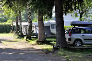 Camping Alpenfreude - Ein Wohnmobilstellplatz im Schatten