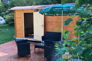 Camping Alpirsbach - Mobilheim vom Campingplatz mit Terrasse