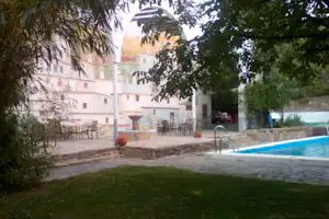 Camping Alpujarra - Pool vom Campingplatz im Grünen