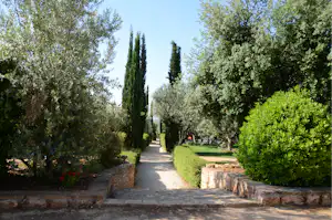 Camping Alquézar - Blick auf den Campingplatz im Grünen