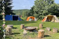 Camping Altenburschla - zeltwiese und Feuerstelle auf dem Campingplatz