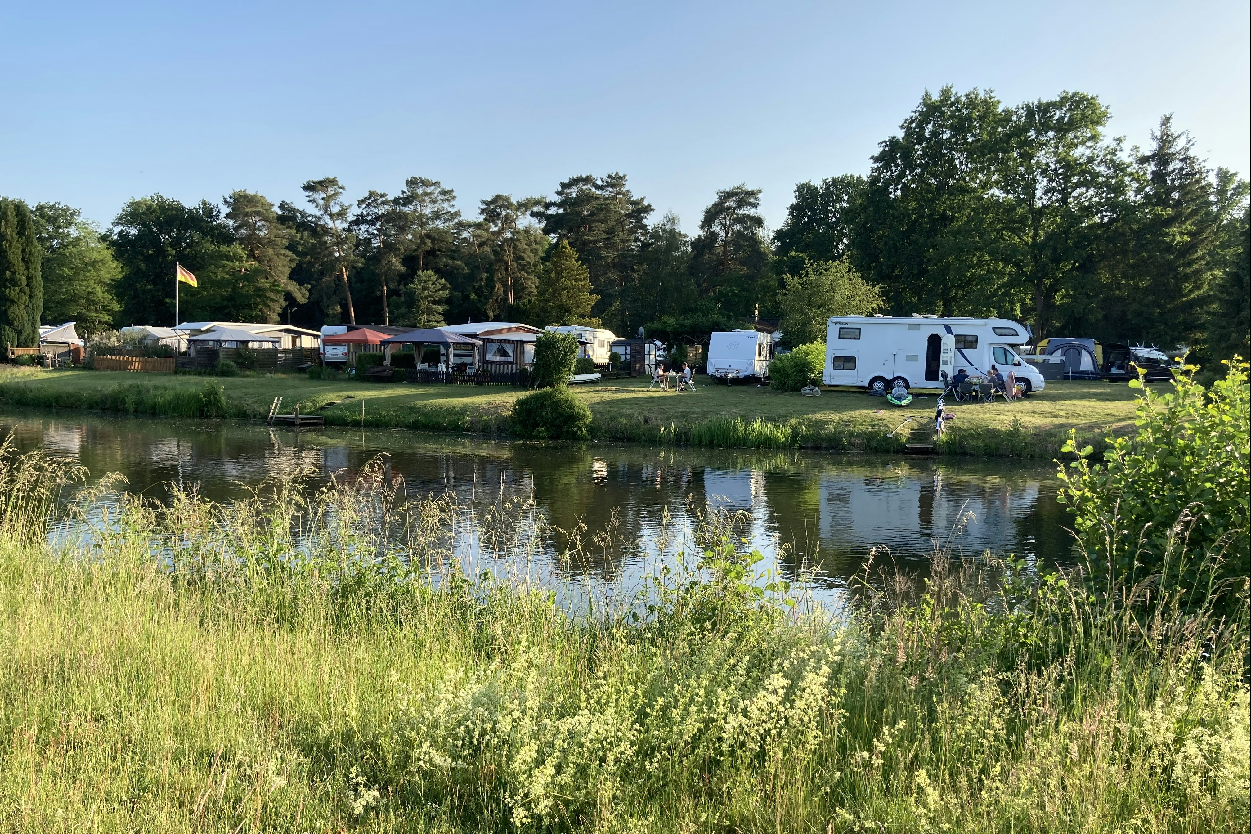 Camping am Allerstrand - Stellplätze am Ufer des Flusses