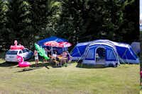 Camping am Badesee  -  Zeltplatz vom Campingplatz auf grüner Wiese