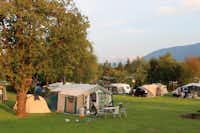 Camping am Bauernhof - Wohnmobil- und  Wohnwagenstellplätze auf der Wiese
