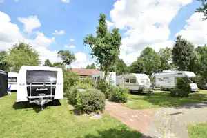 Camping Am Emsdeich - Wohnmobil- und Wohnwagenstellplätze auf der Wiese