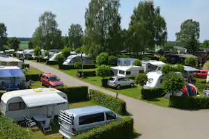 Camping am Hardausee - Übersicht auf das gesamte Campingplatz Gelände