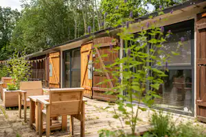 Camping am Kühlhaus Görlitz Mobilheim Mietunterkunft mit Terrasse auf dem Campingplatz